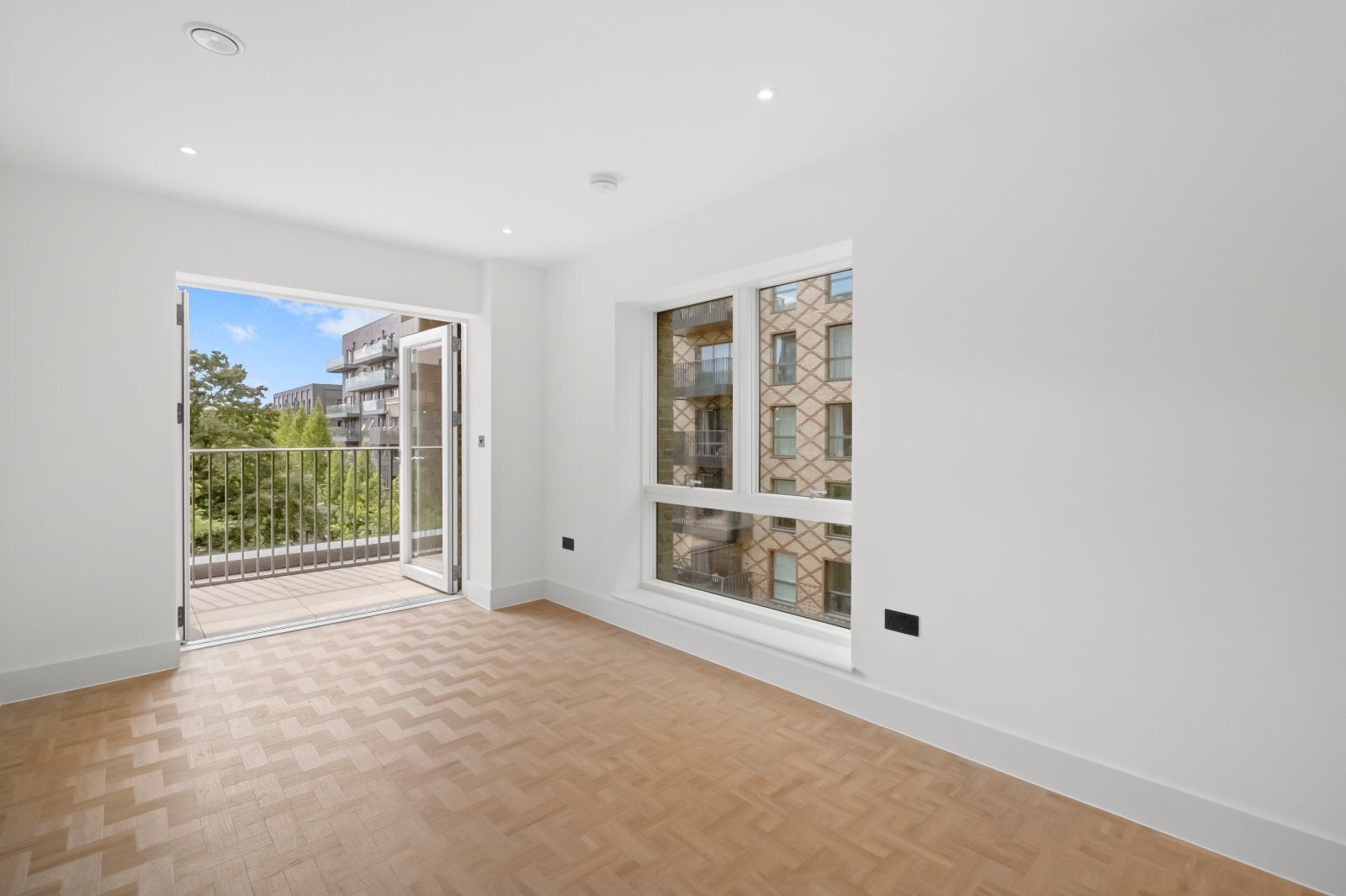 Flat Eckstein Road in Greater London