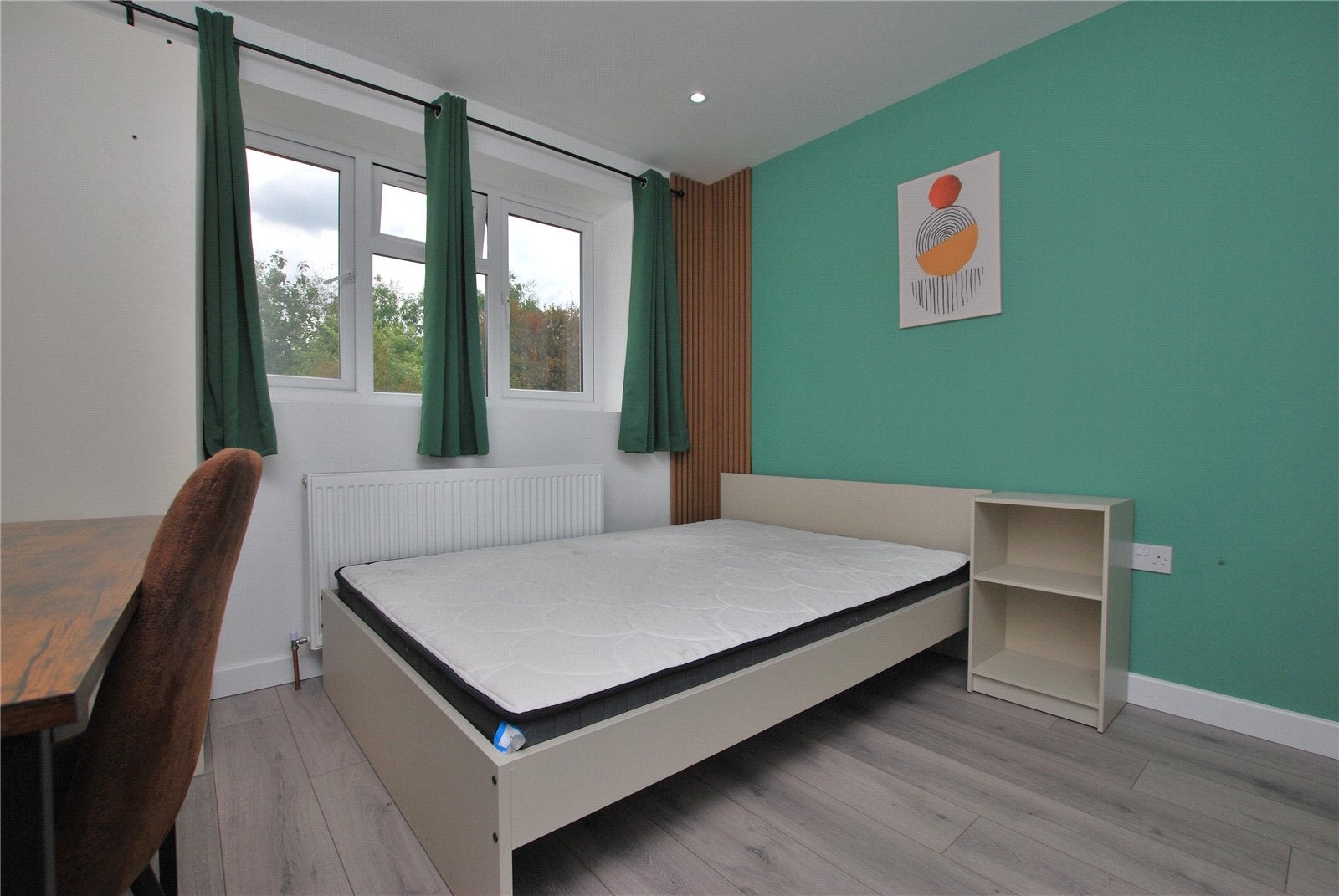 Room Weston Road in Guildford