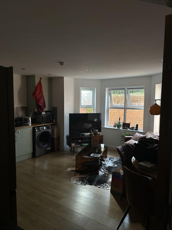 Room Newport Road in Cardiff