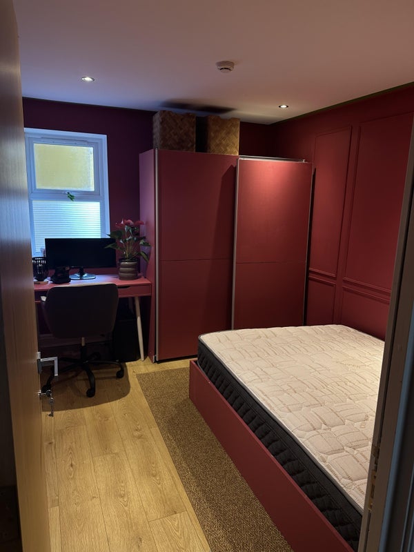 Room Newport Road in Cardiff