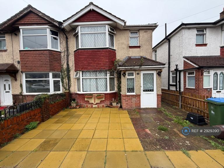 House Warren Avenue in Southampton