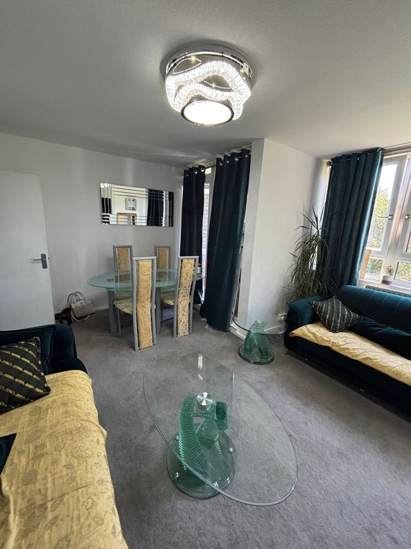 Room Treherne Court in Greater London