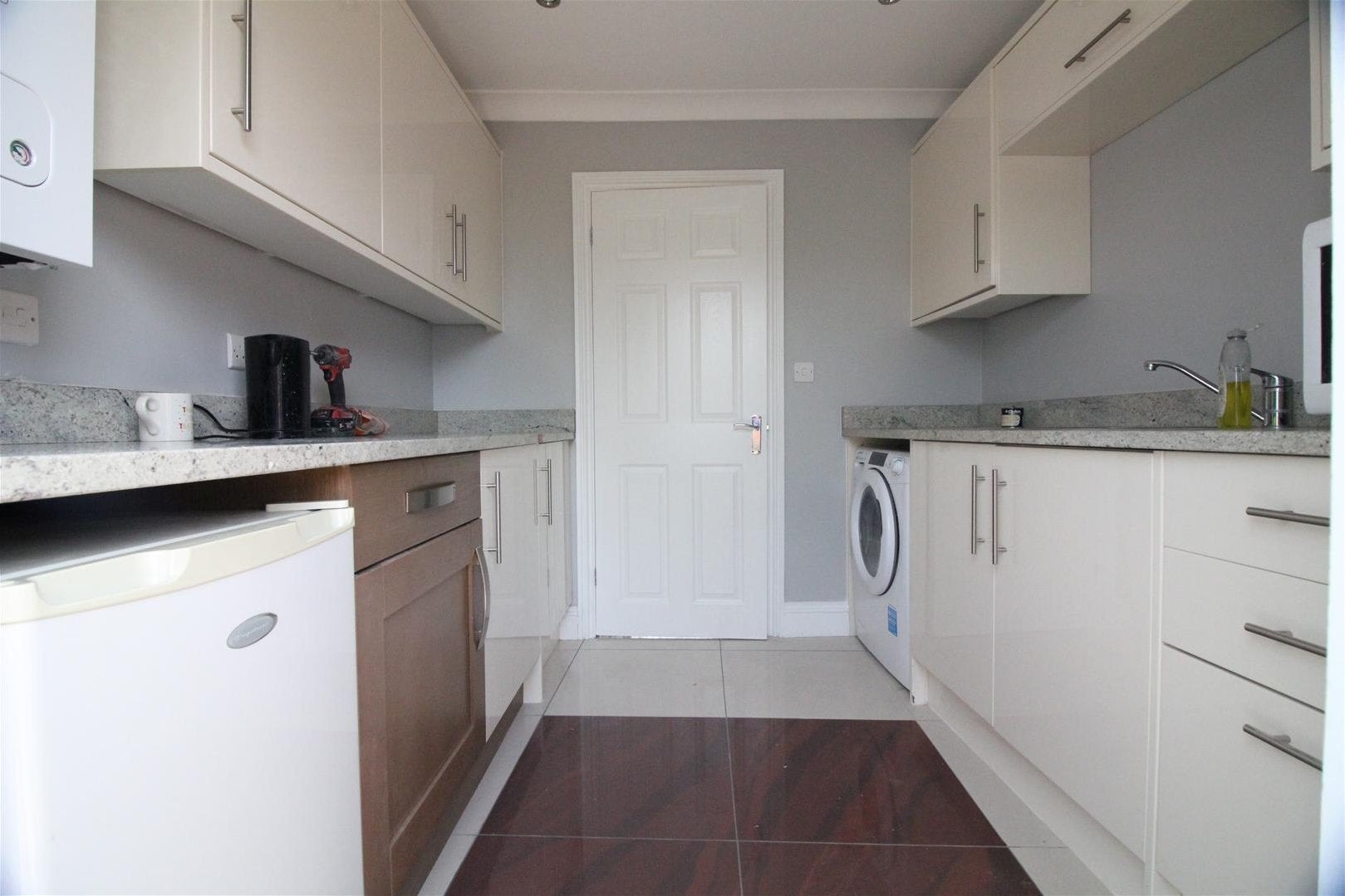 House Hardwicke Avenue in Greater London