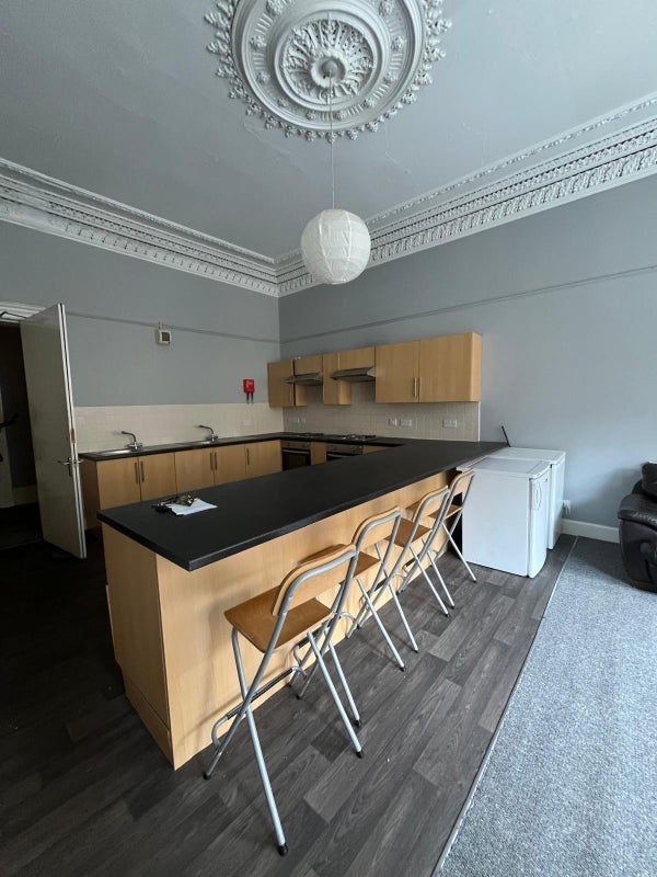 Room Clouston Street in Glasgow