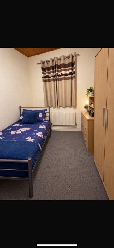 Room Forest Drive in Greater London