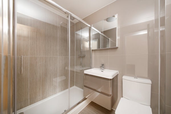Flat Giffin Street in London