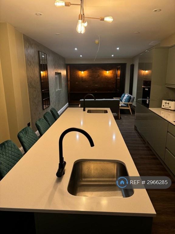 Room Westgate Street in Gloucester