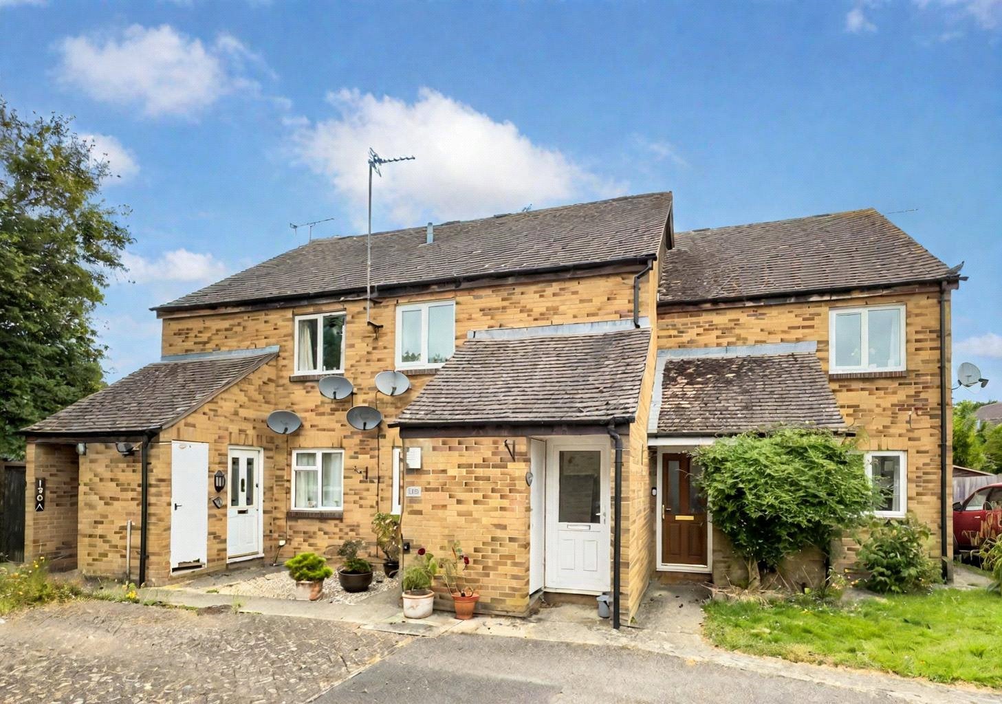 Flat Manor Road in West Oxfordshire
