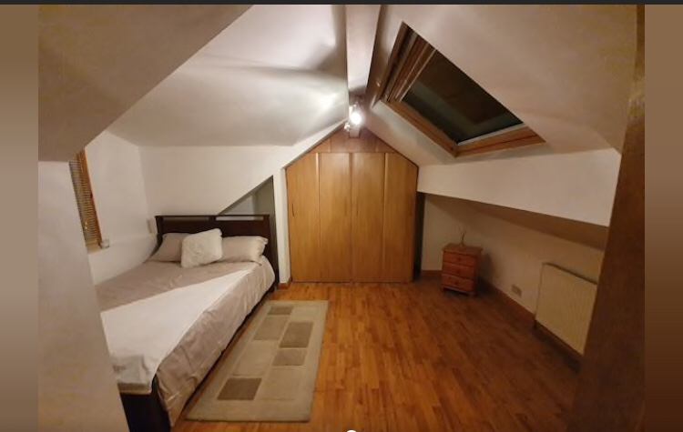 Room Well House Avenue in Leeds