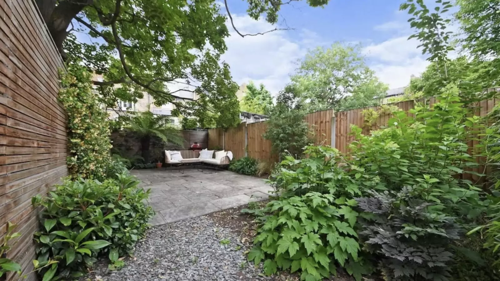 Flat Sandringham Road in Greater London