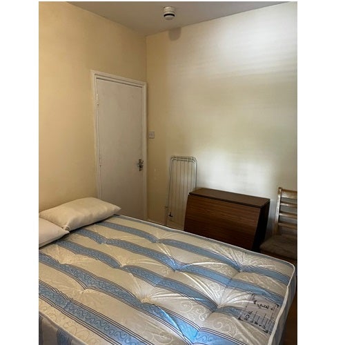Room Gayford Road in London