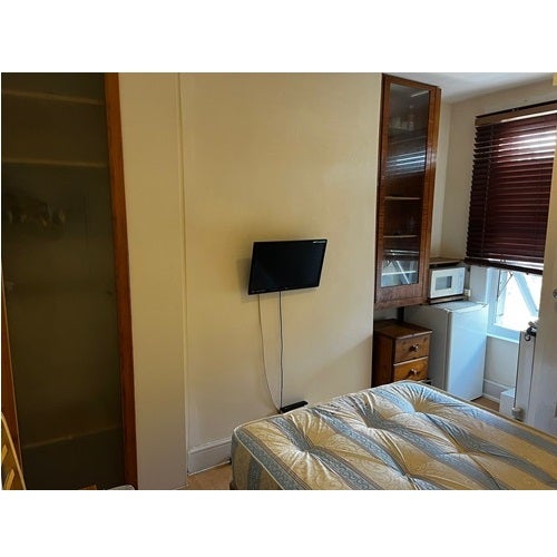 Room Gayford Road in London
