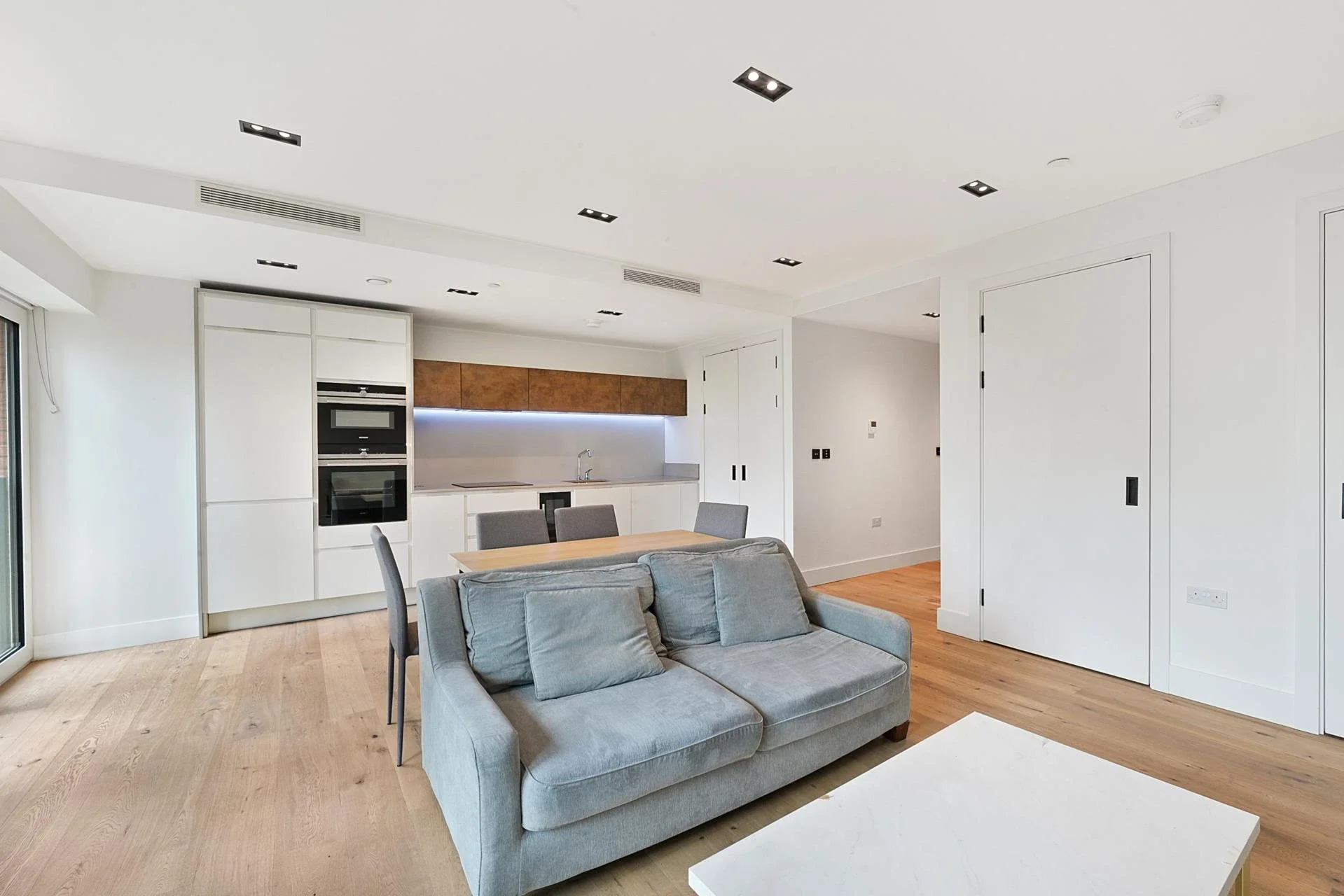 Flat Wyvil Road in Greater London