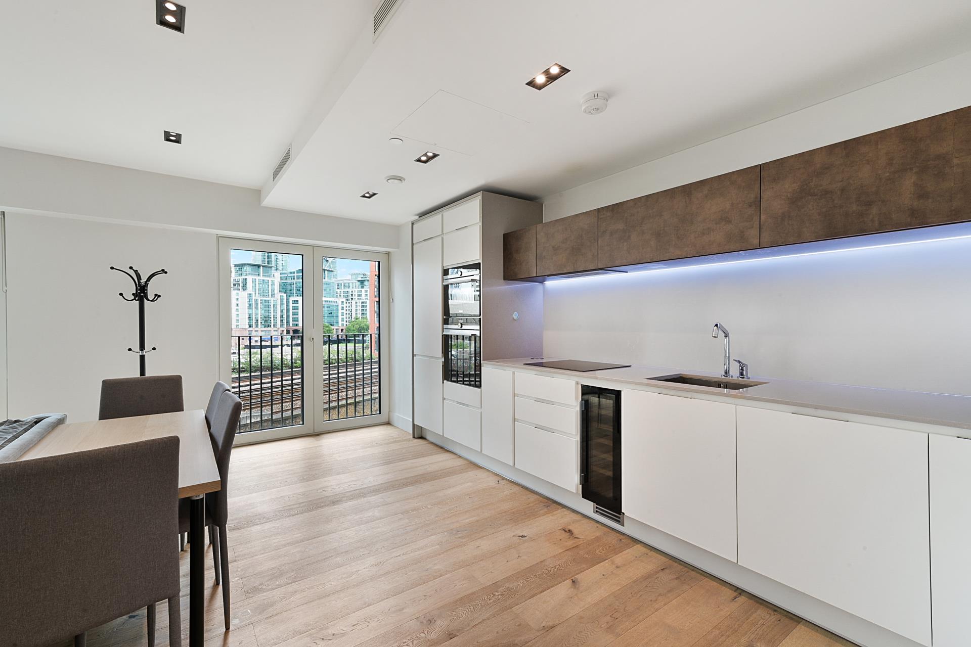 Flat Wyvil Road in Greater London