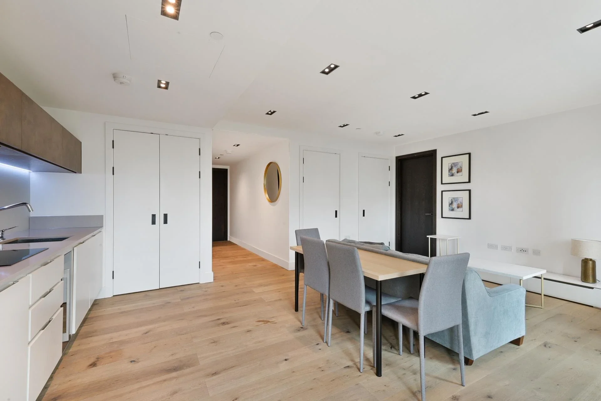 Flat Wyvil Road in Greater London