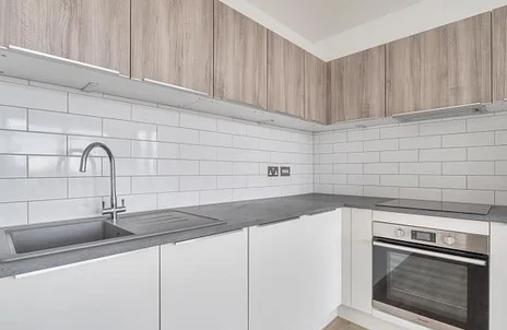 Flat Kingston Road in Staines-Upon-Thames
