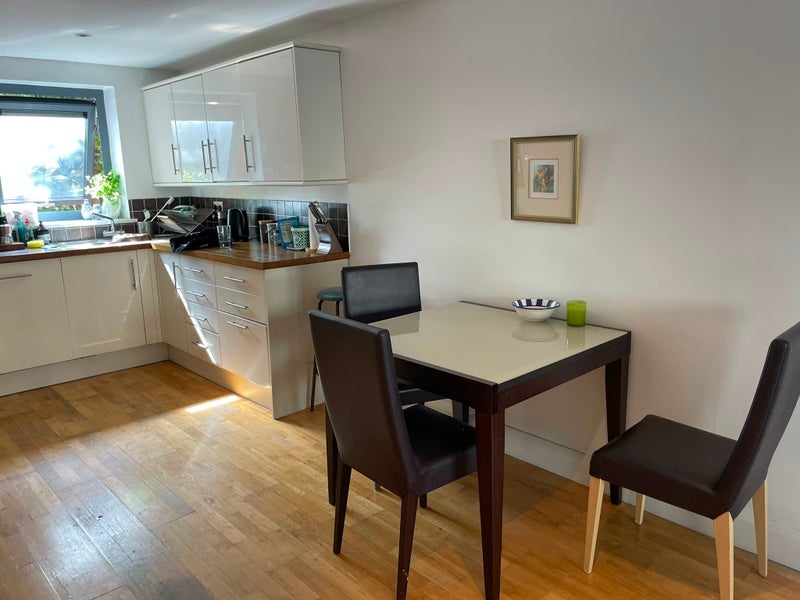 Room Hanley Road in Greater London