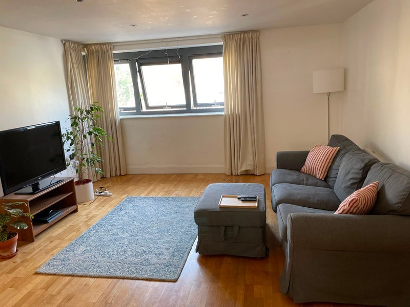 Room Hanley Road in Greater London