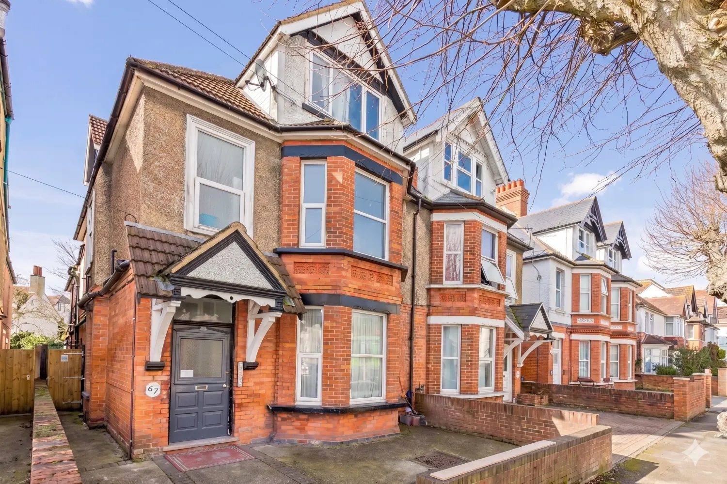 Flat Cheriton Road in Folkestone and Hythe District