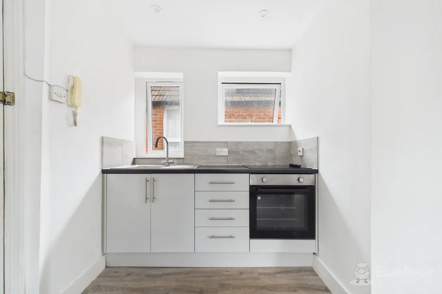 Flat Cheriton Road in Folkestone and Hythe District