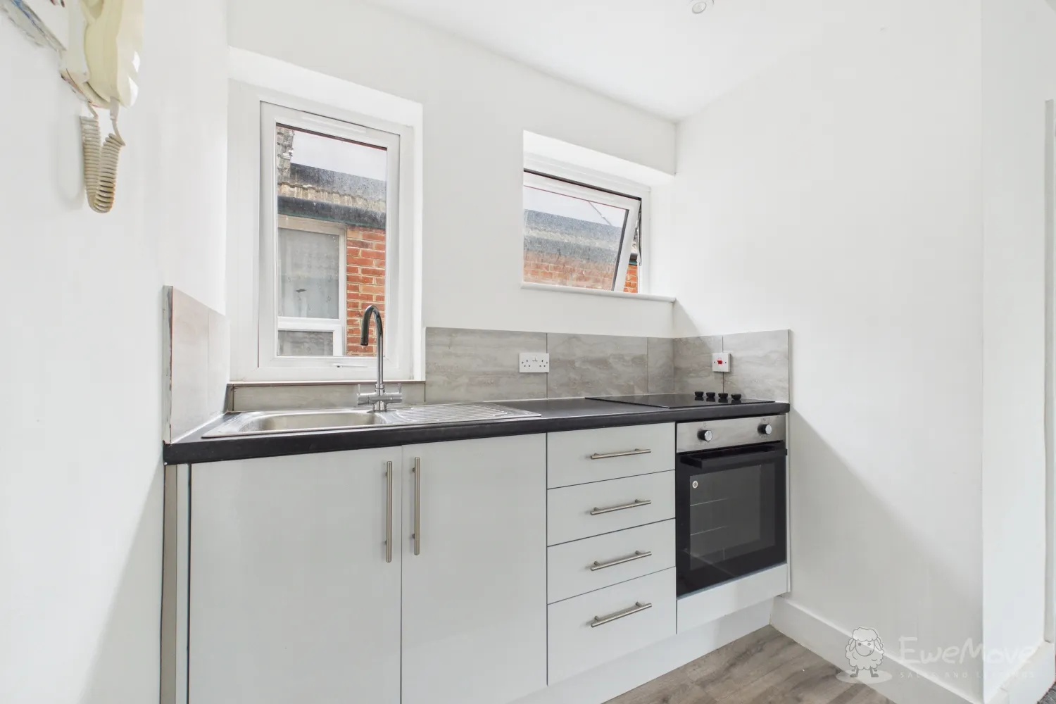 Flat Cheriton Road in Folkestone and Hythe District
