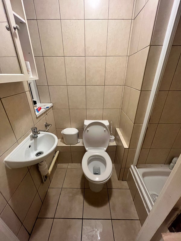Room Westhouse Close in Greater London