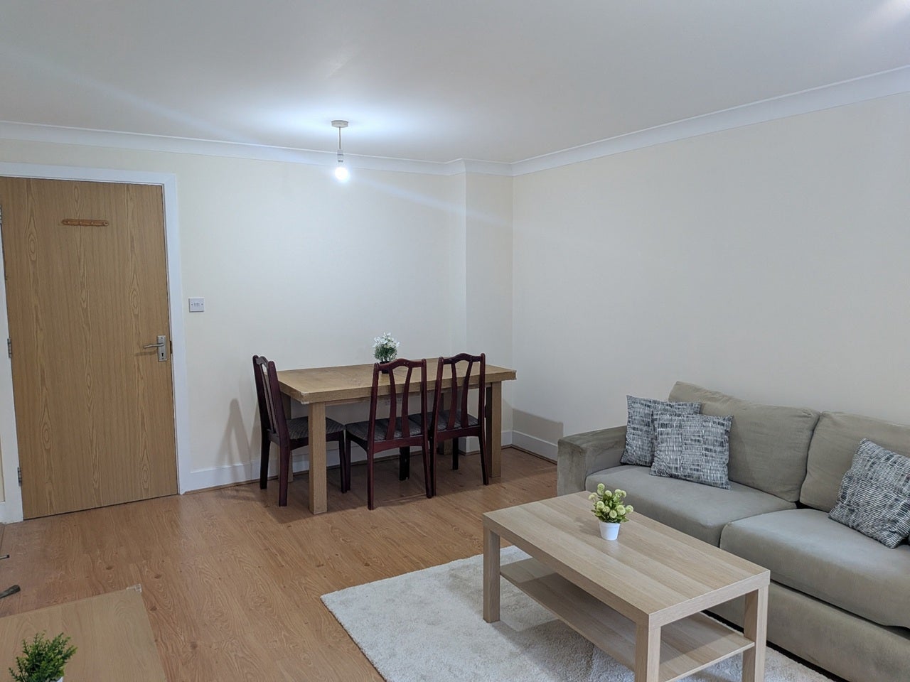 Flat York Road in Woking