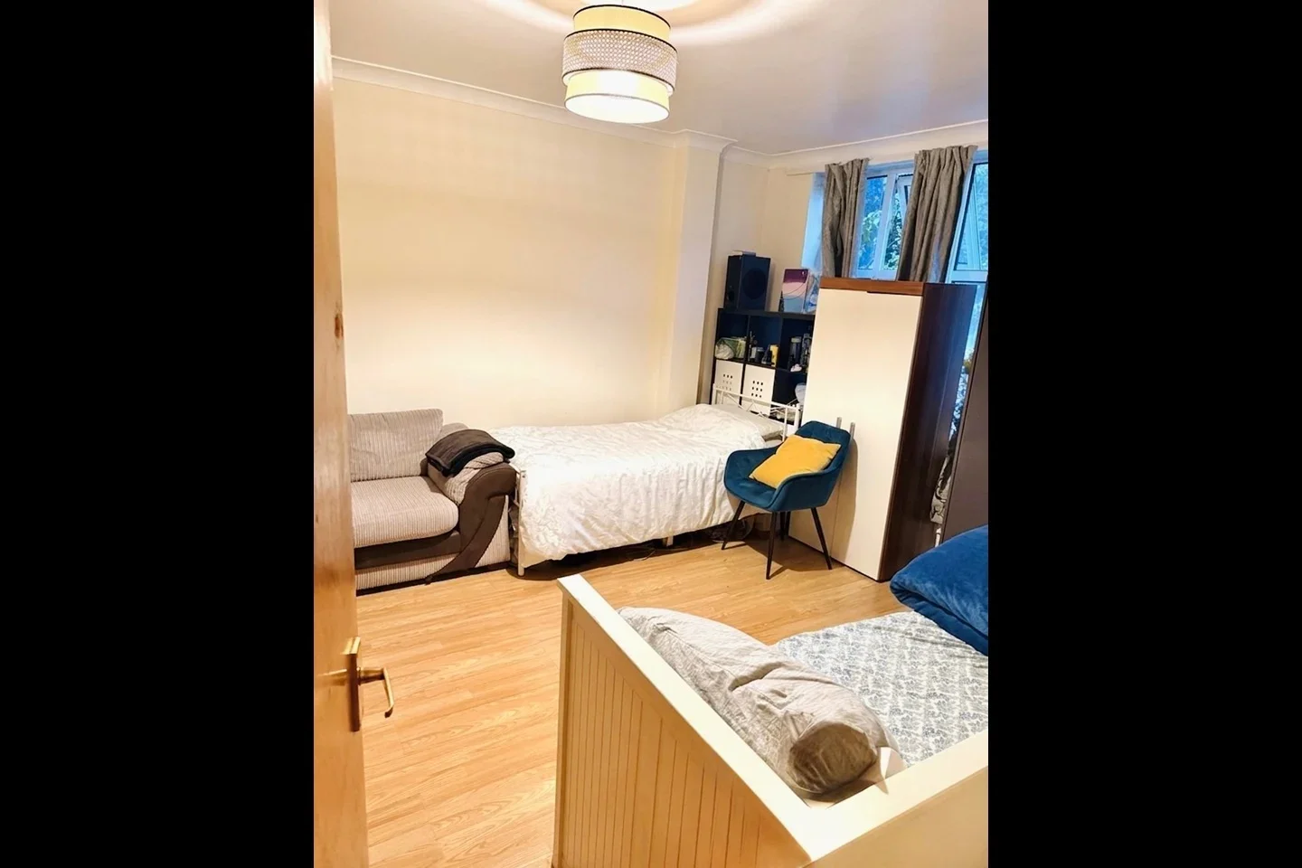 Room Valley Road in Greater London