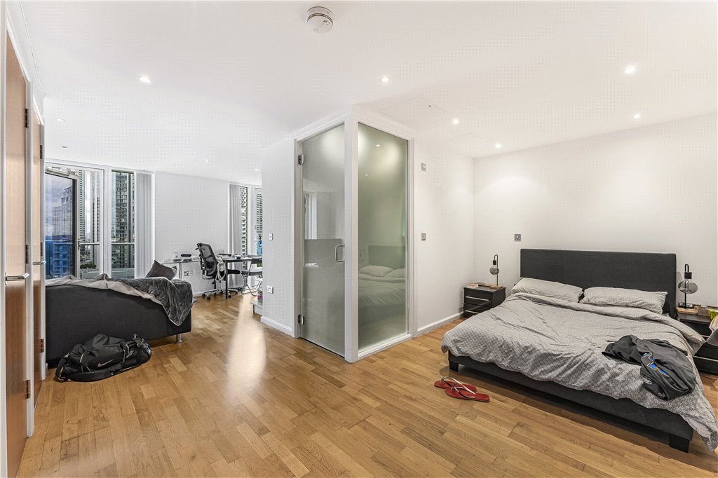 Flat Millharbour in Greater London