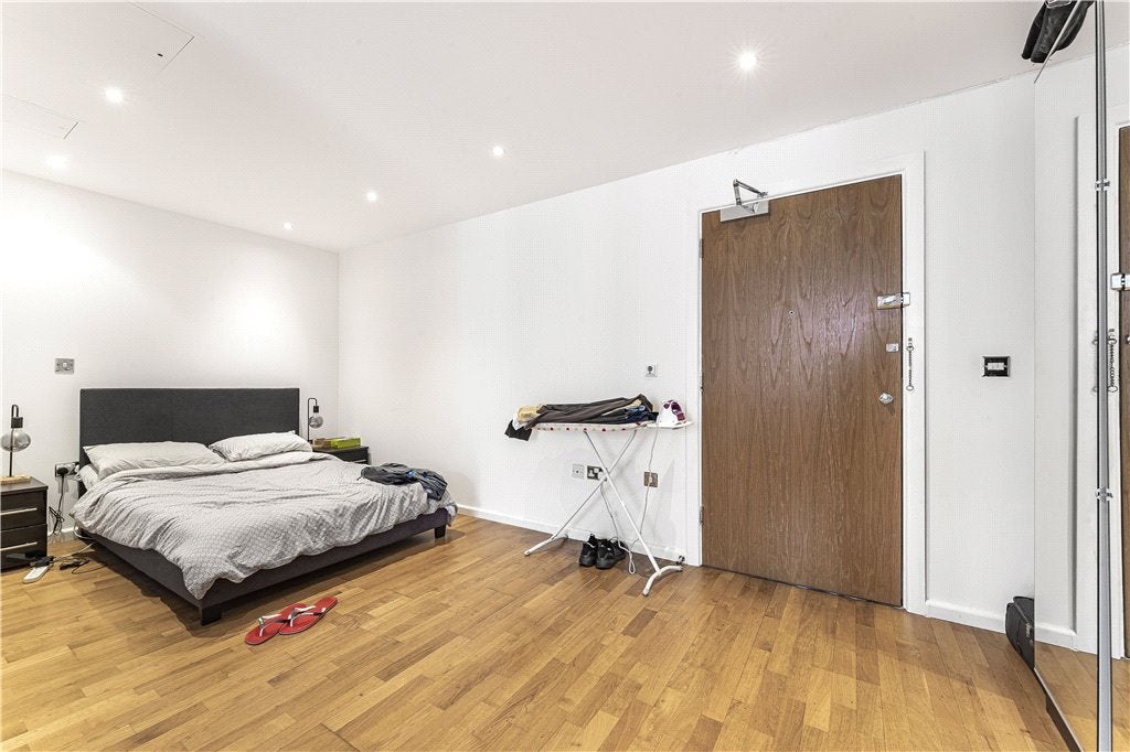 Flat Millharbour in Greater London