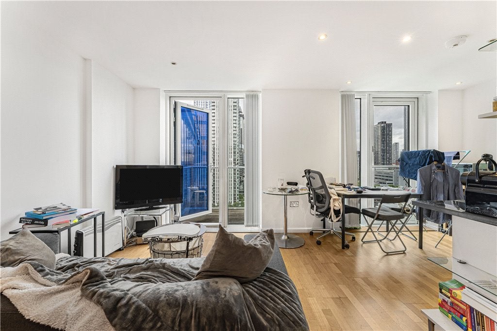 Flat Millharbour in Greater London