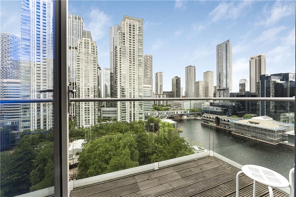 Flat Millharbour in Greater London