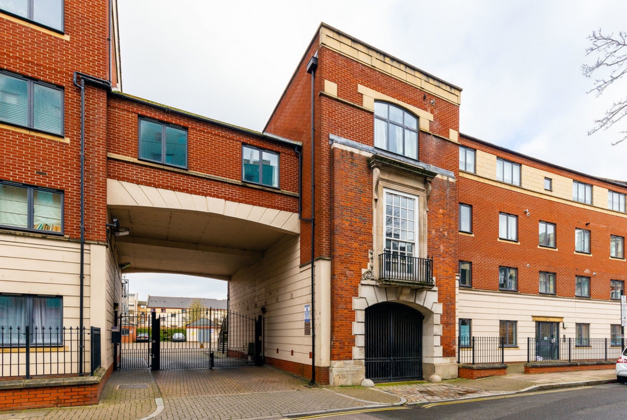 Flat Holloway Road in Greater London