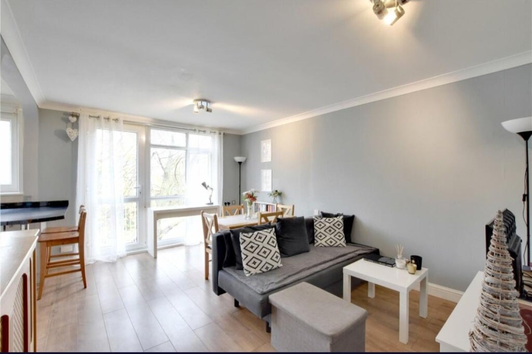 Flat Hevelius Close in Greater London