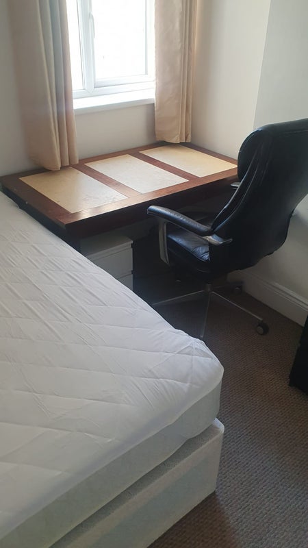 Room Pentyrch Street in Cardiff