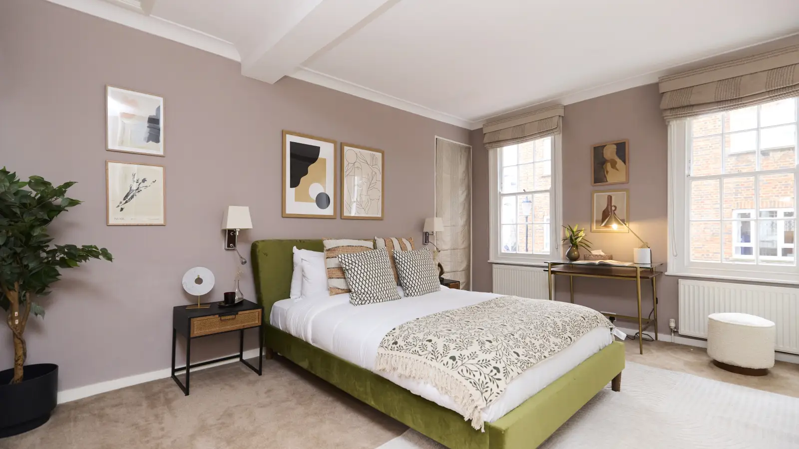 Flat Campden Hill Road in Greater London