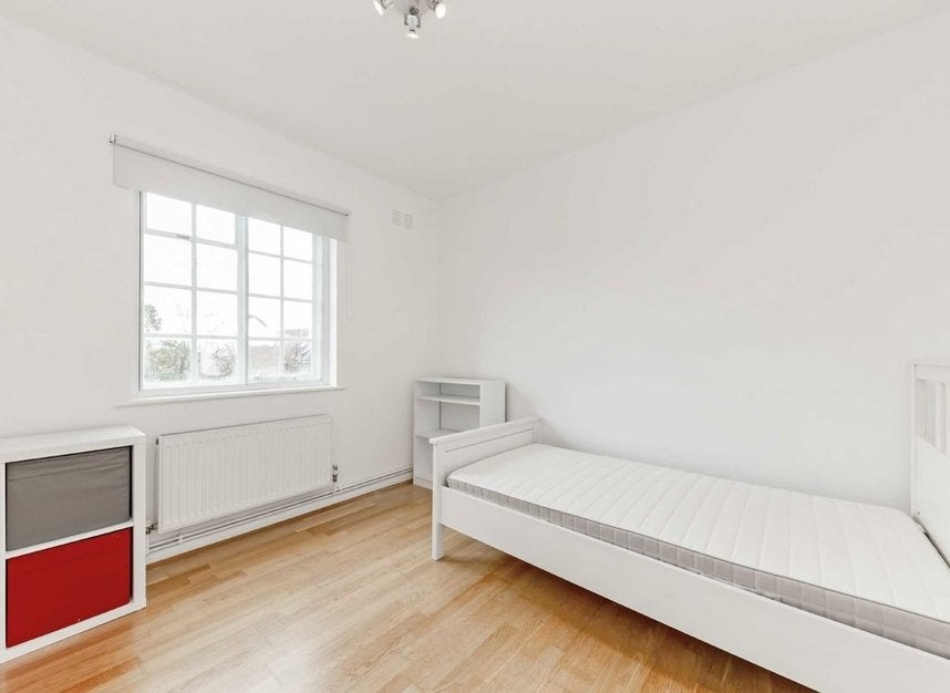 Flat Fitzjohn's Avenue in Greater London