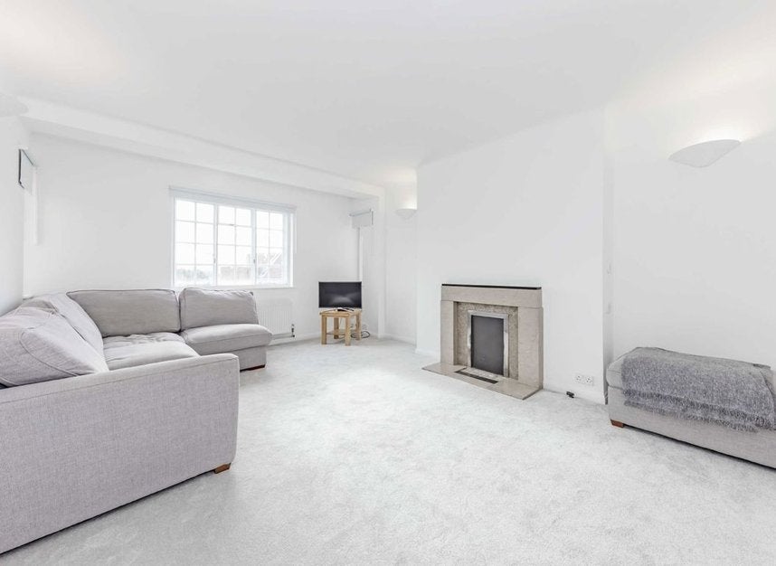 Flat Fitzjohn's Avenue in Greater London