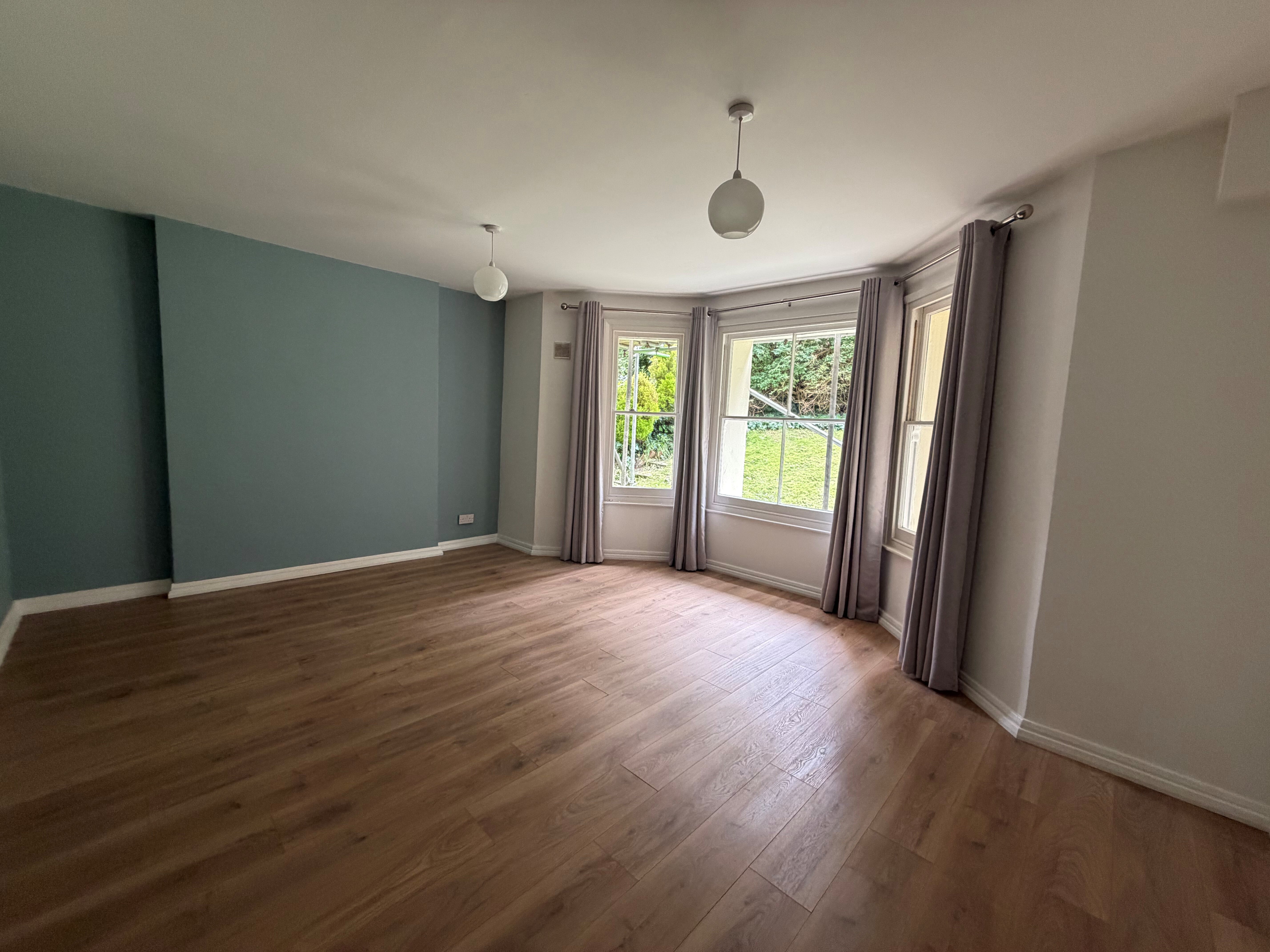 Flat Trinity Gardens in Folkestone and Hythe District