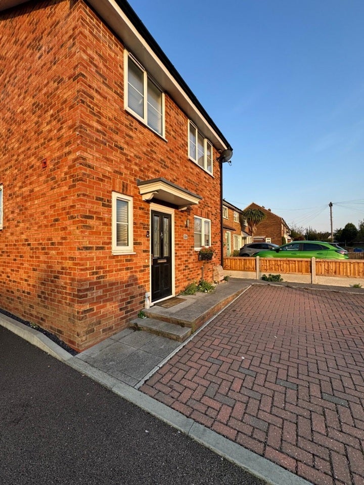 House Crammavill Close in Grays