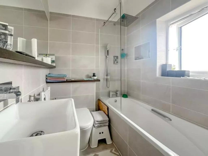 Room Cavendish Road in Bristol