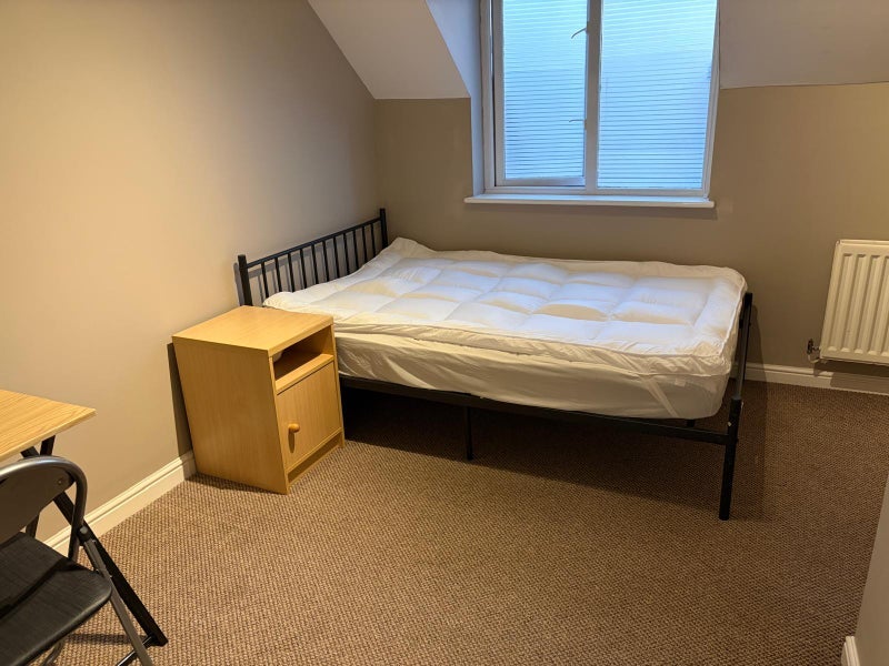 Room Cavell Drive in East Hertfordshire