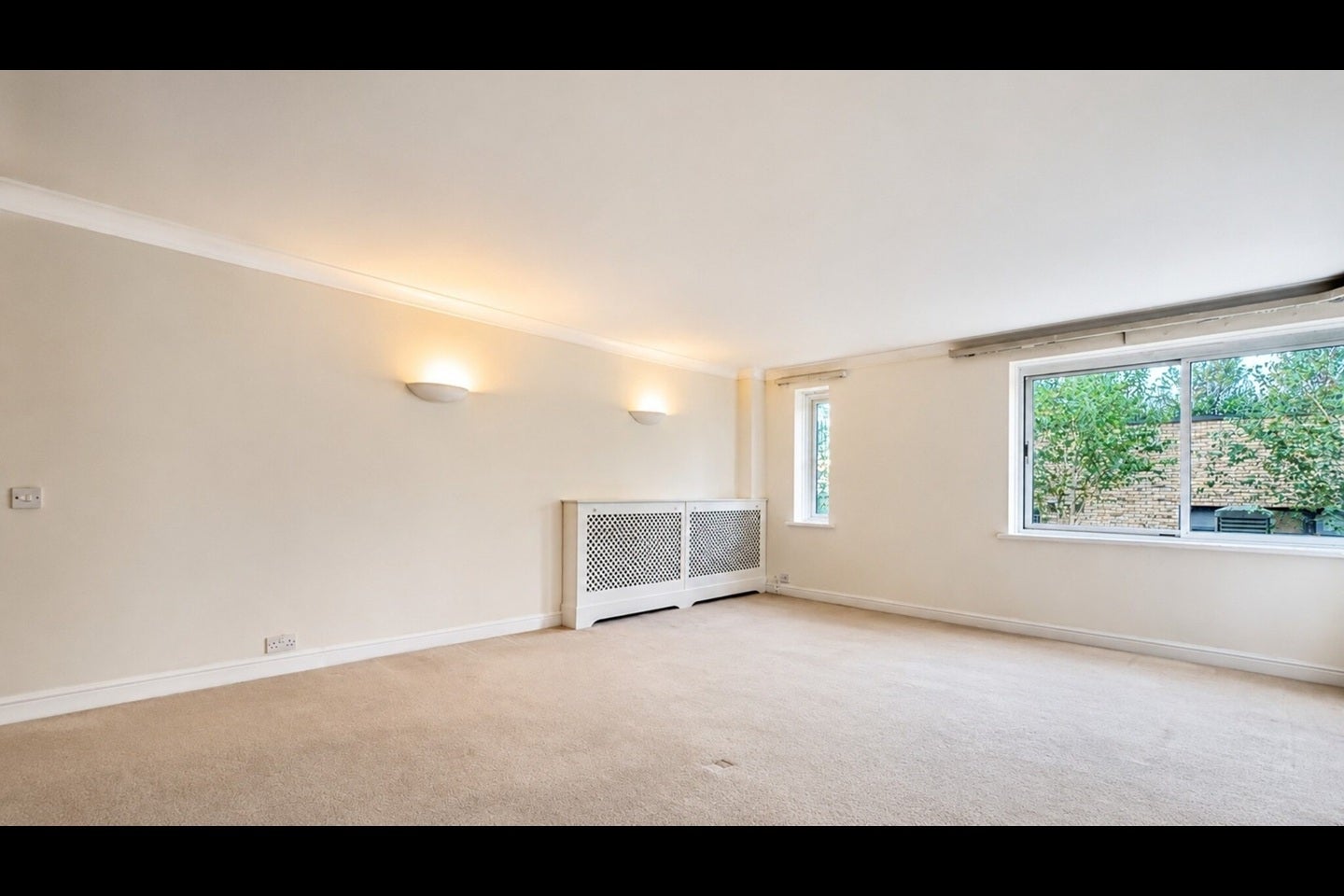 Flat Kensington Place in Greater London