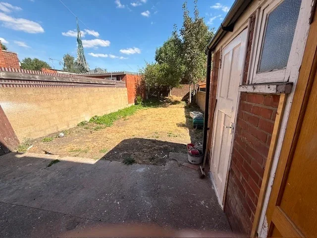 House Tudor Road in Luton