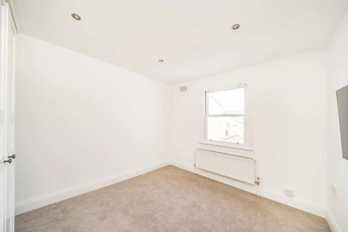 Flat Earlsfield Road in Greater London