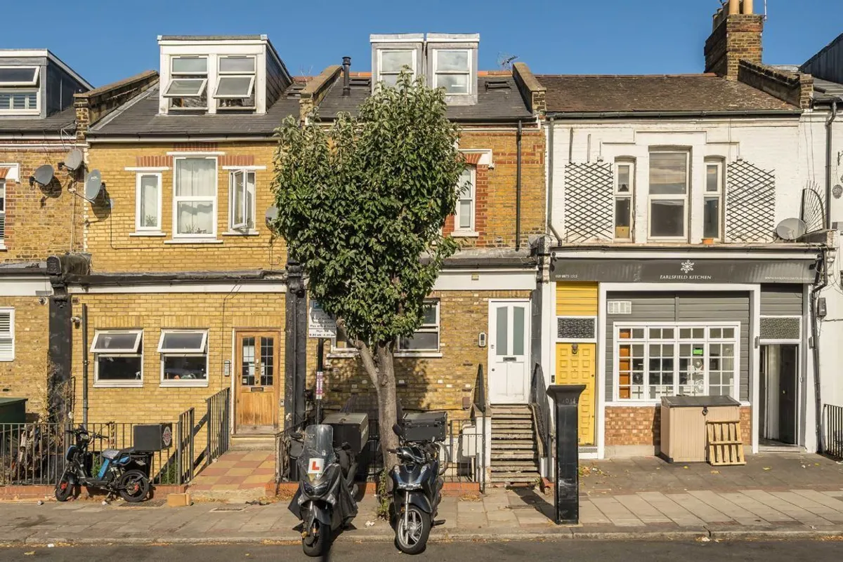 Flat Earlsfield Road in Greater London