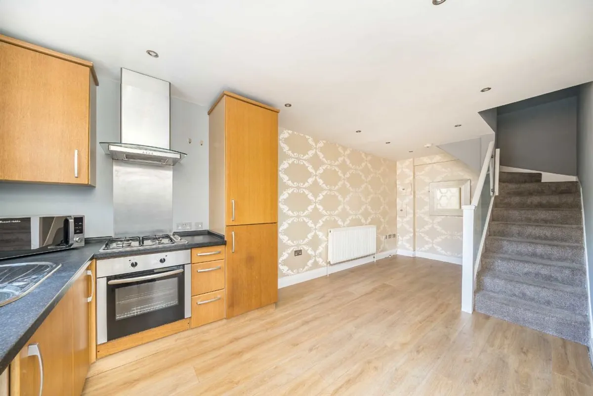 Flat Earlsfield Road in Greater London