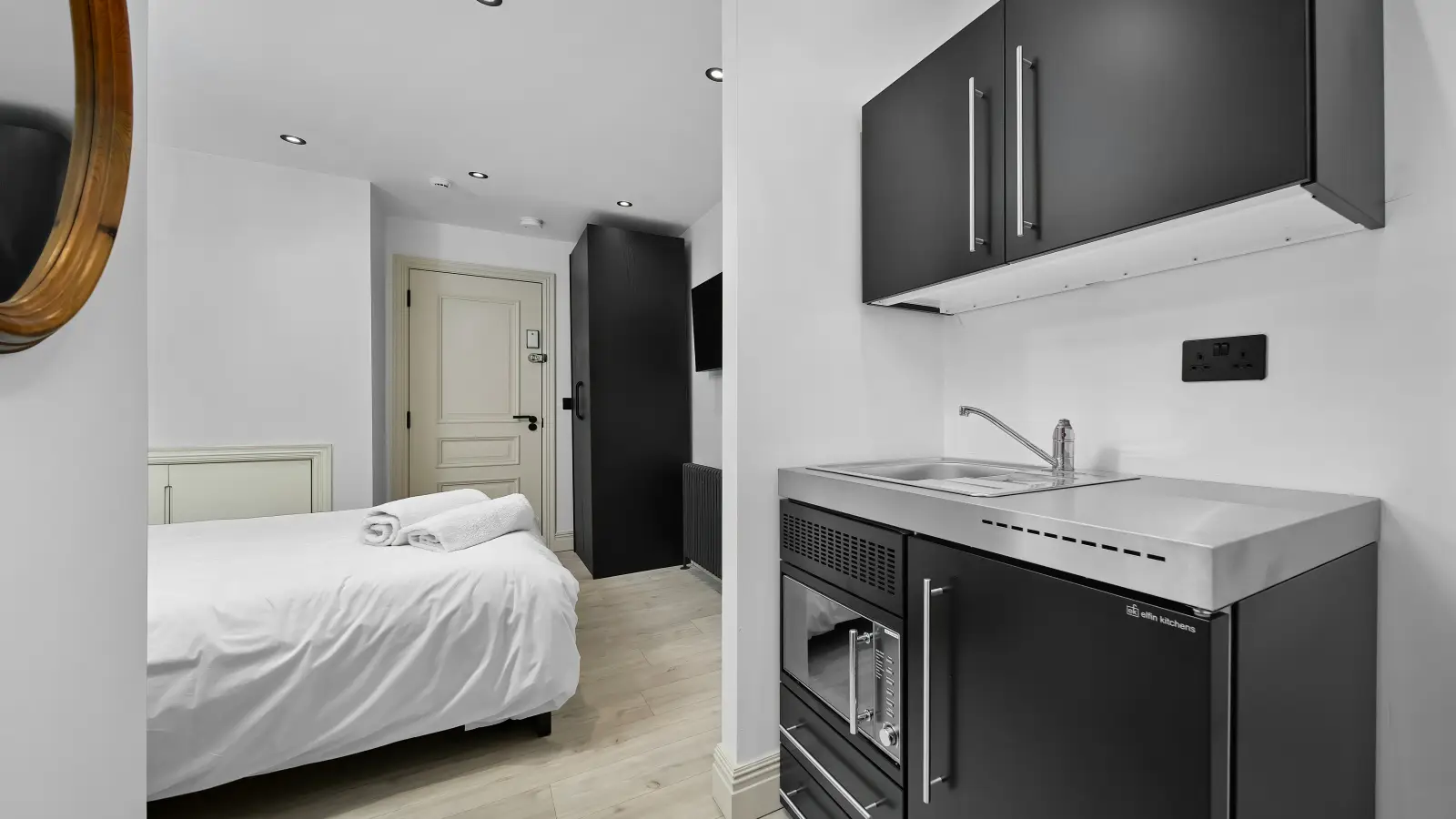 Flat Dorset Road in Greater London