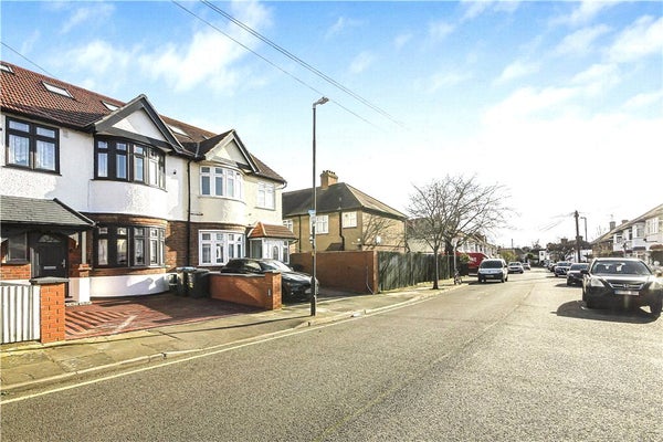 House Edenvale Road in London