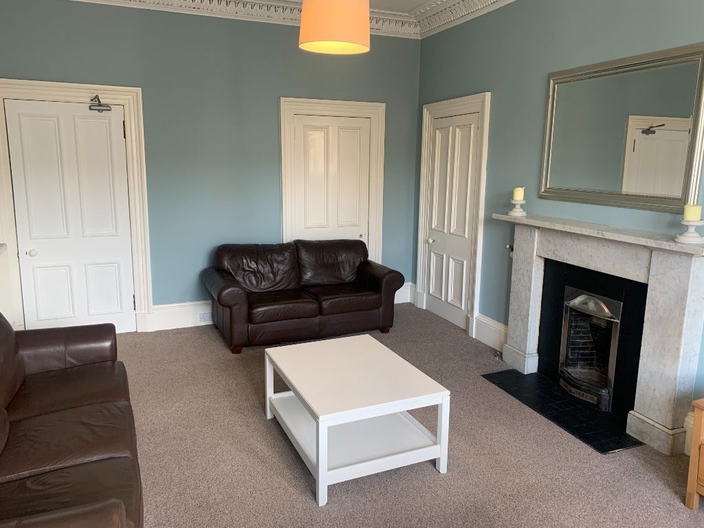 Flat Marchmont Crescent in City of Edinburgh